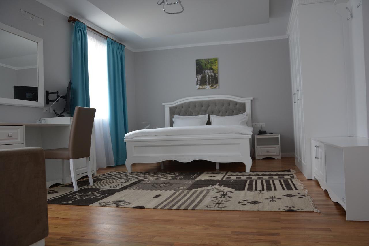 Hotel Turizem Shkelzeni Bajram Curri Exteriér fotografie
