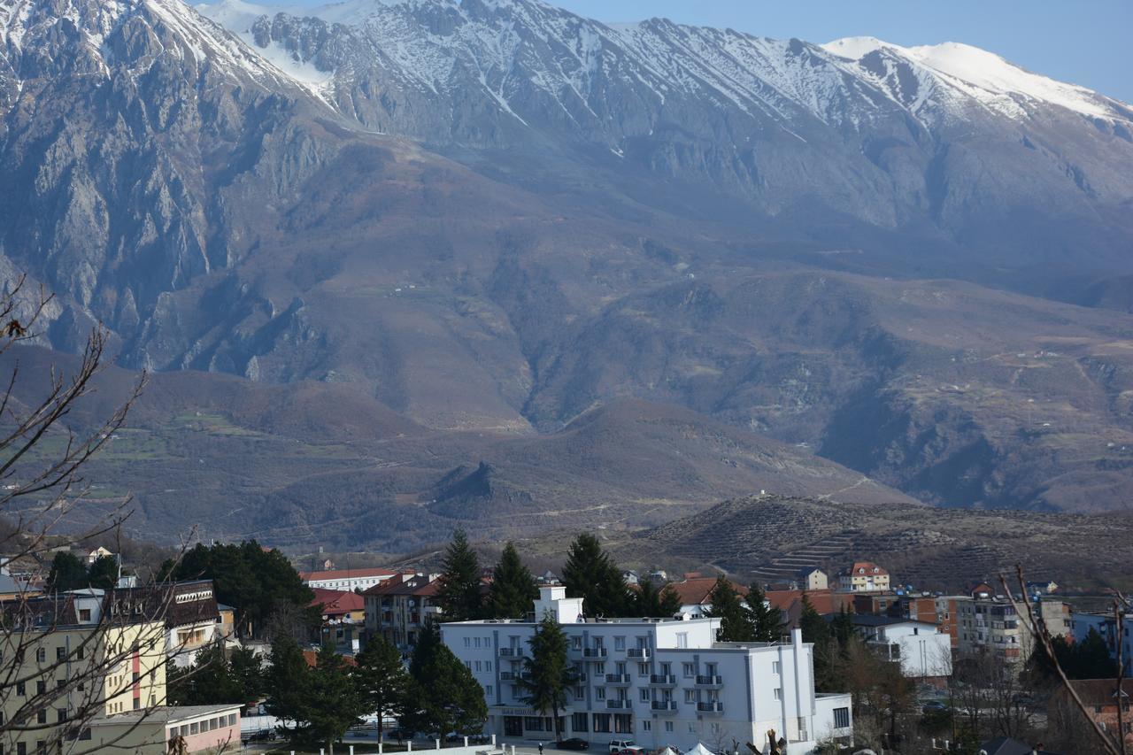 Hotel Turizem Shkelzeni Bajram Curri Exteriér fotografie
