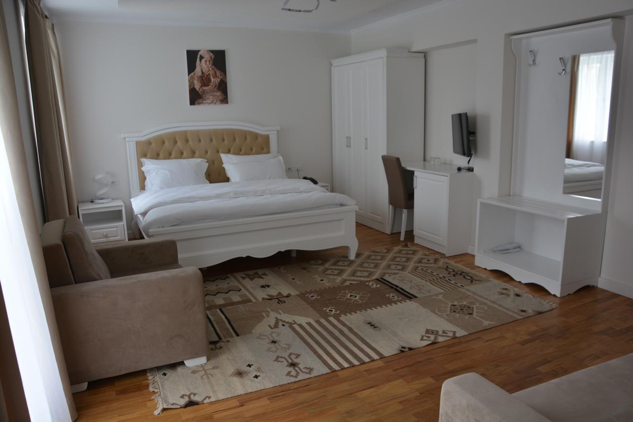 Hotel Turizem Shkelzeni Bajram Curri Exteriér fotografie