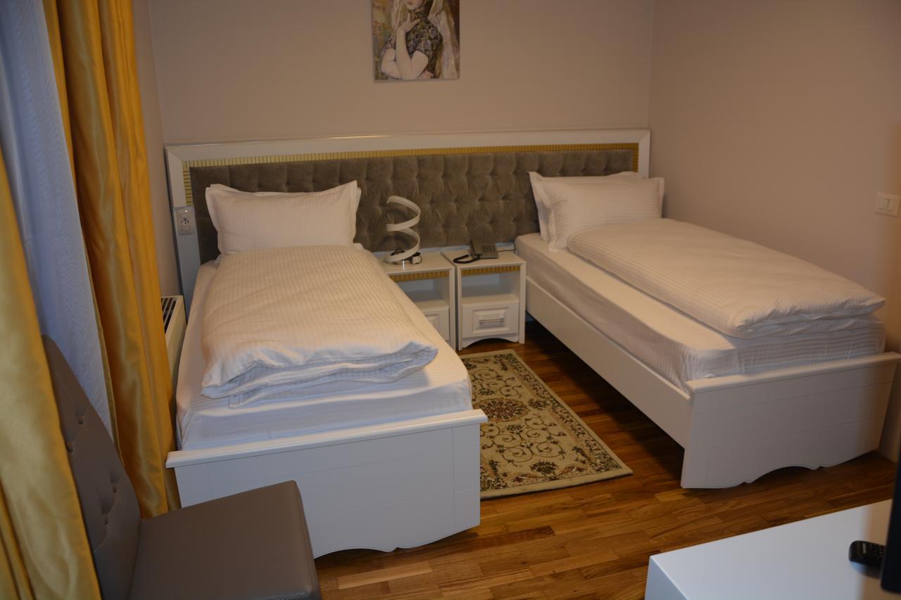Hotel Turizem Shkelzeni Bajram Curri Exteriér fotografie
