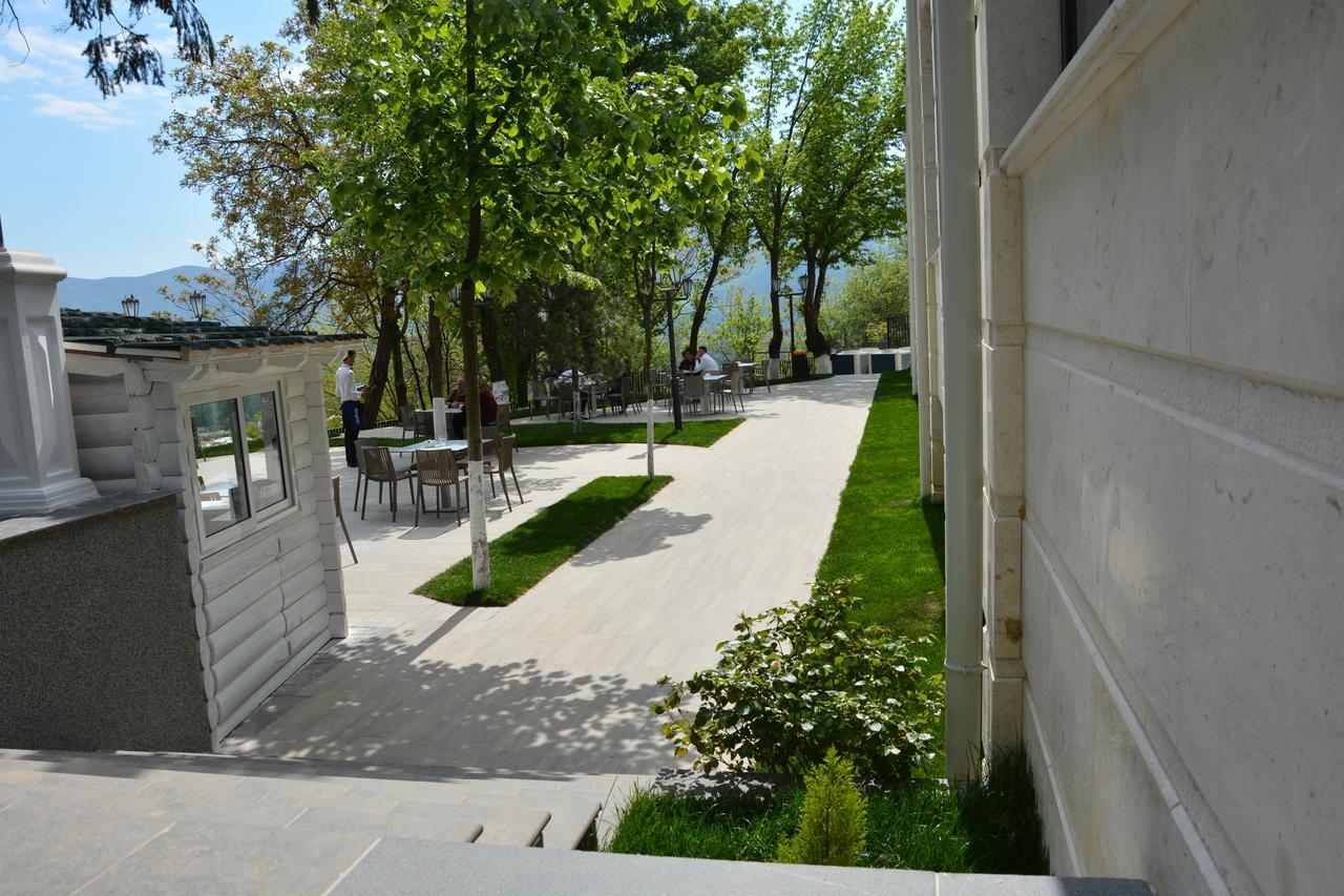 Hotel Turizem Shkelzeni Bajram Curri Exteriér fotografie