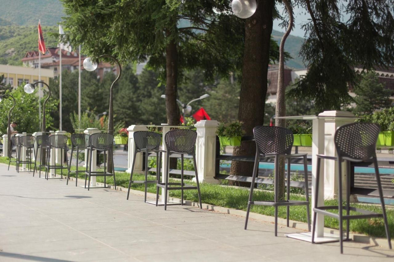 Hotel Turizem Shkelzeni Bajram Curri Exteriér fotografie