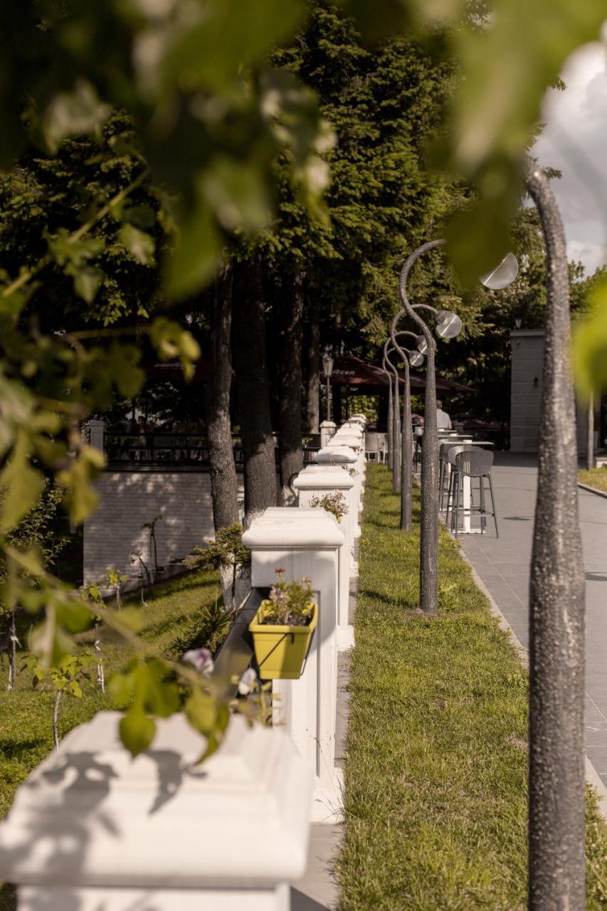 Hotel Turizem Shkelzeni Bajram Curri Exteriér fotografie