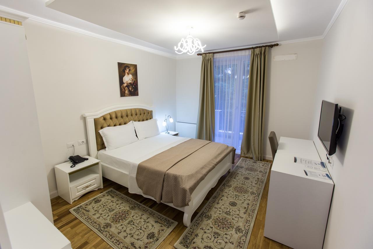 Hotel Turizem Shkelzeni Bajram Curri Exteriér fotografie