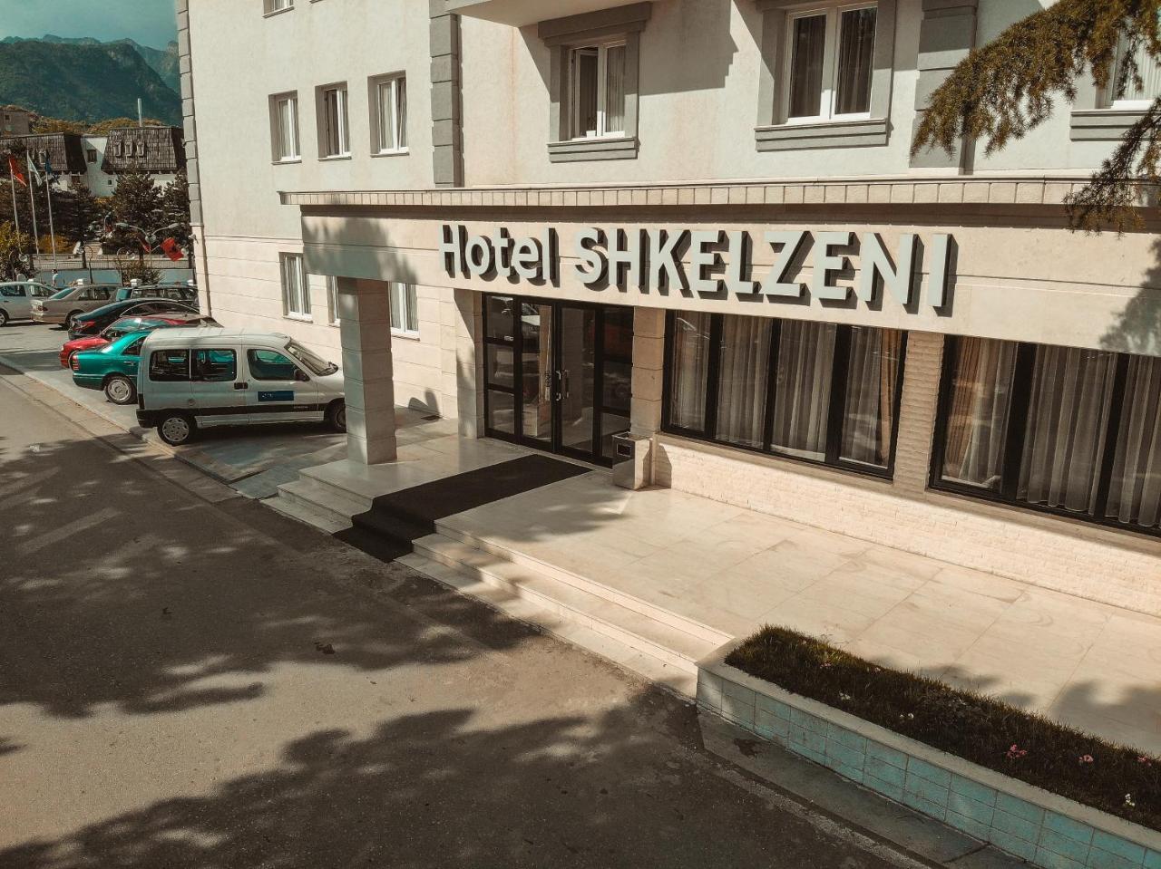 Hotel Turizem Shkelzeni Bajram Curri Exteriér fotografie