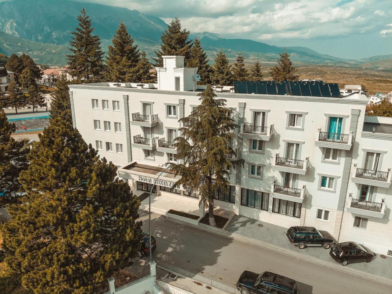 Hotel Turizem Shkelzeni Bajram Curri Exteriér fotografie